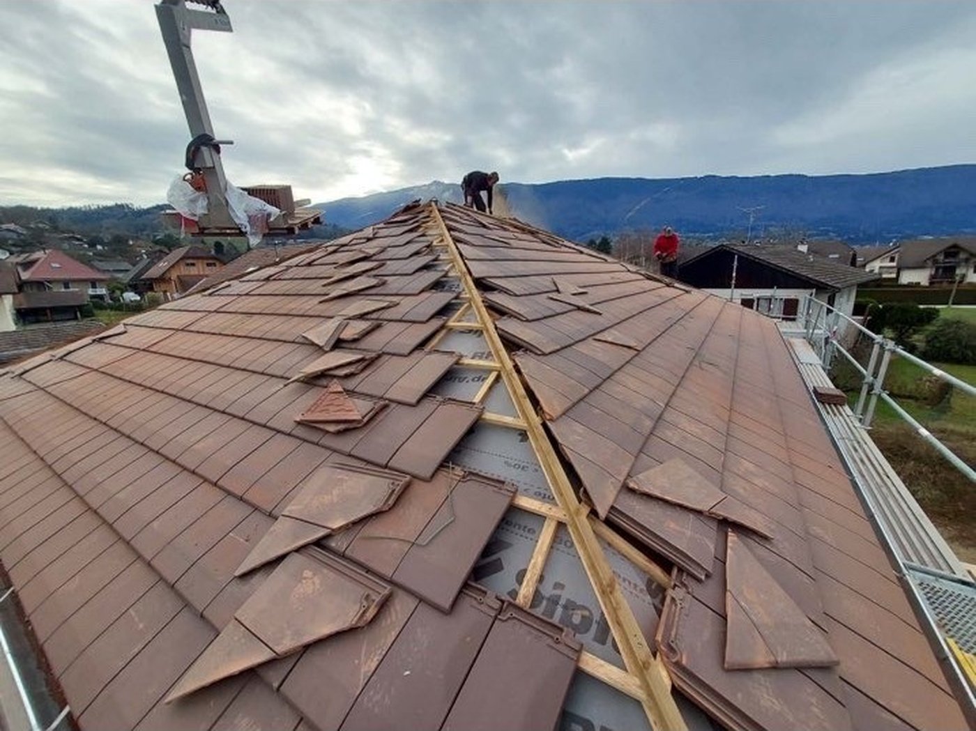 Dépose de toiture ancienne avant rénovation complète